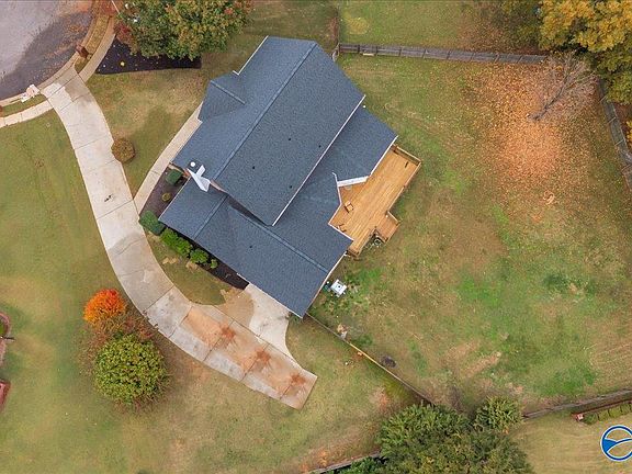 2nd image of 139 Fox Hollow Dr