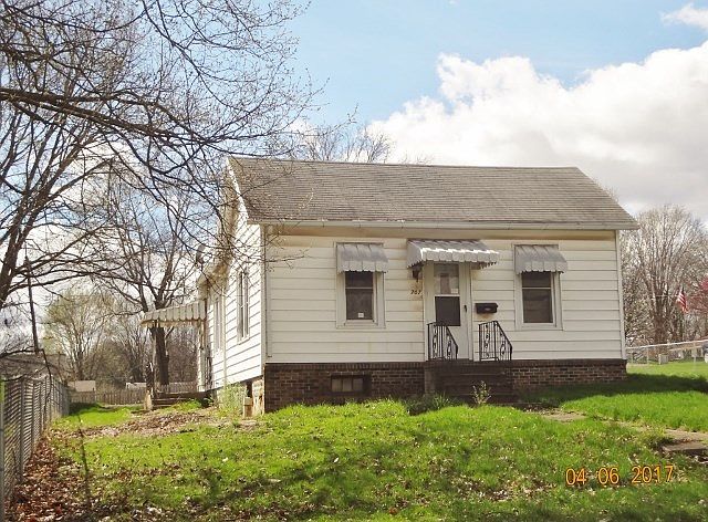 1st image of 707 S College St