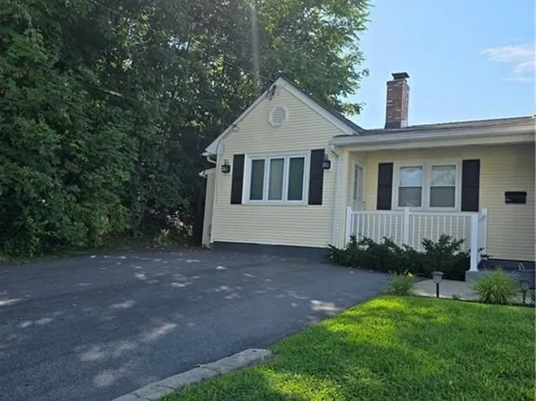15 Royal Ave APT 1, Cranston, RI 02920