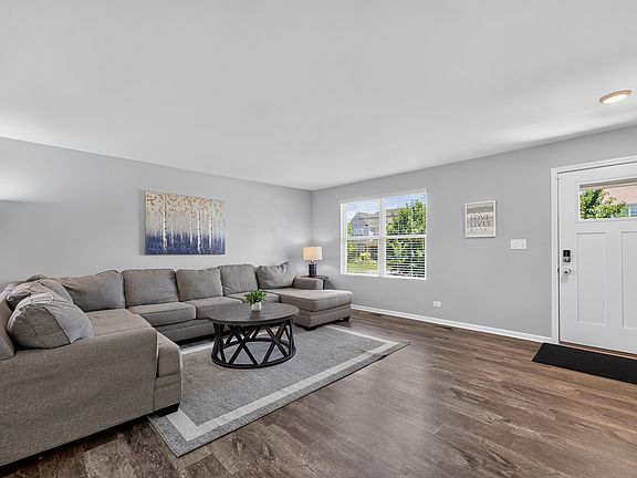 3rd image of 162 Hibiscus Ln