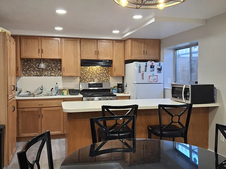 1757 E Sunrise Park Dr — Photo 2