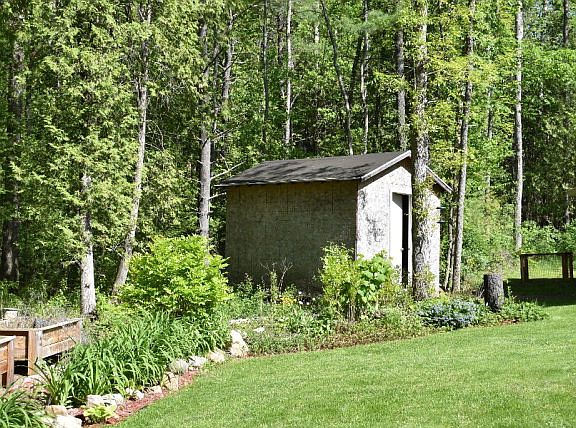 2nd image of 292 Corlear Dr