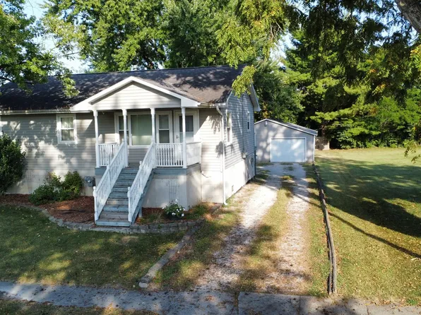 806 N Chicago St, Watseka, IL 60970