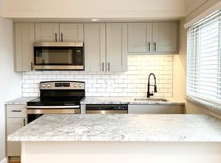 996 Chatham Ln APT H, Columbus, OH 43221