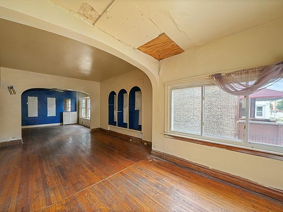 3rd image of 1055 N Central Ave