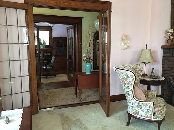 Looking to Den/Library