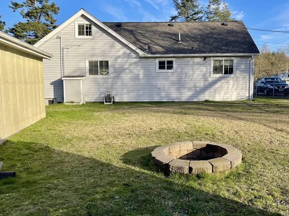 242 N Schoneman St, Coos Bay, OR 97420
