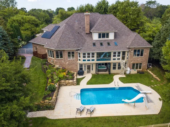 2218 Bay Oaks Dr, McHenry, IL 60051