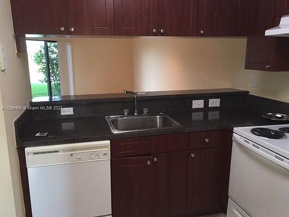 4th image of 9855 Nob Hill Ln #9855