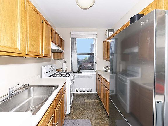 3rd image of 3015 Riverdale Ave APT 5J