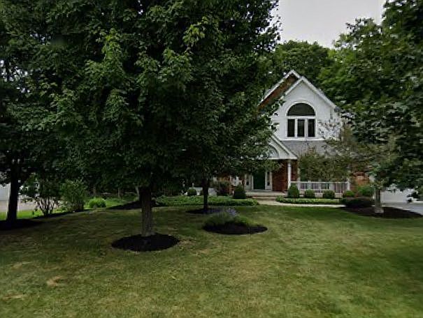 1st image of 155 Squire Dr