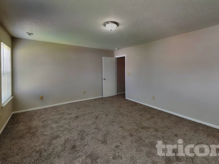 4244 Village Trace Dr — Photo 6