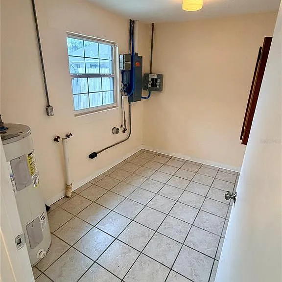506 Holt Cir — Photo 12