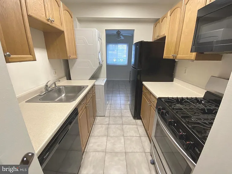 1531 Colonial Dr #104 — Photo 7