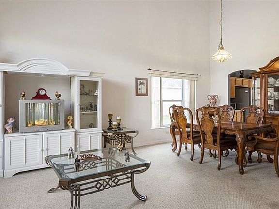 2nd image of 944 Empress Ln