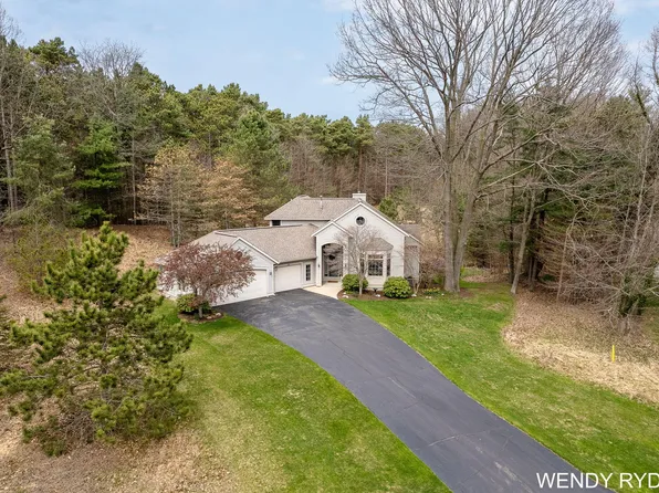 142 Summer Wind Ct, Holland, MI 49424