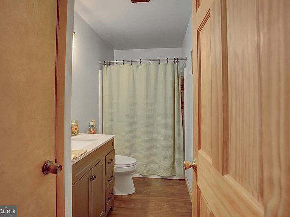 26th image of 845 Oak Ridge Dr
