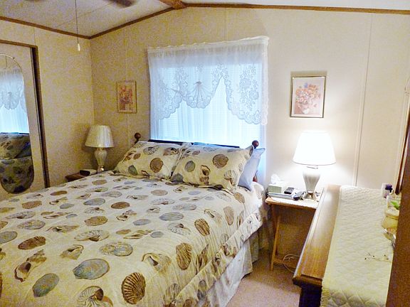 Bedroom with Queen bed and dresser. Large closet)