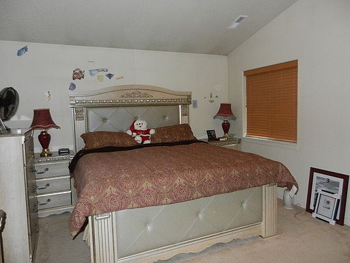 5th image of 5320 NE 76th St