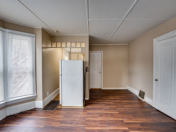 2nd image of 426 N Lake St #2