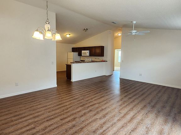 2nd image of 3366 Empire Ave