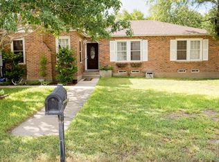 815 E Maverick St, Crystal City, TX 78839