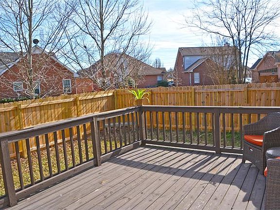 4th image of 105 Dogwood Pl
