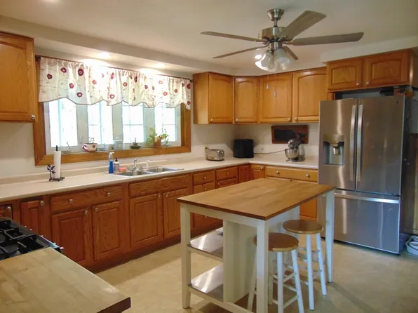 465 Franklin Rd, Fitchburg, MA 01420