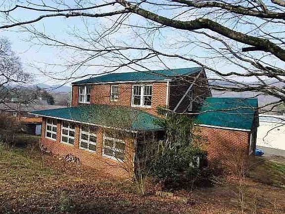 3rd image of 144 Country Club Rd