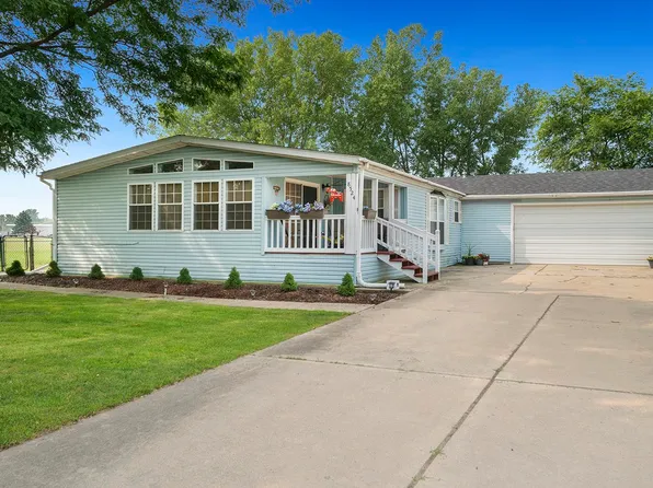 8524 Summerwood Dr, Roscoe, IL 61073