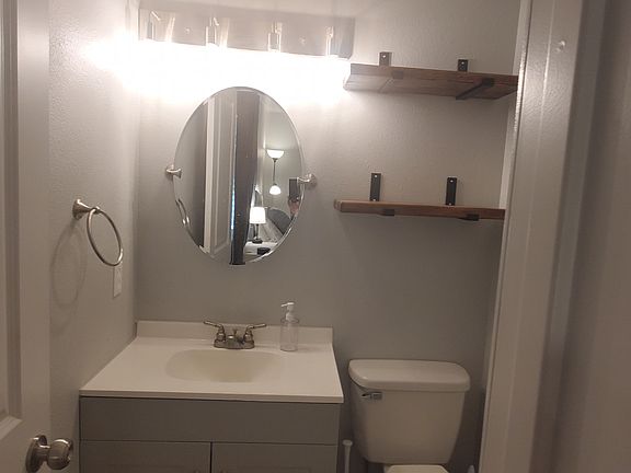 2nd image of 504 S Cedar Pl #2