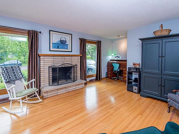 4th image of 2795 Woodbridge St