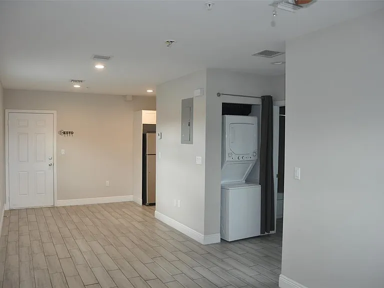 1216 NW 6th Ct #4 — Photo 3