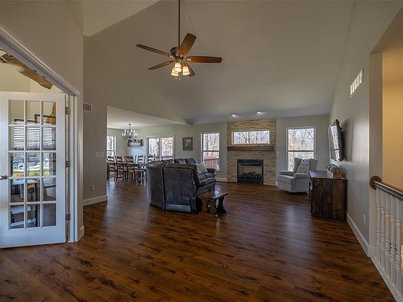 3rd image of 180 Starview Dr