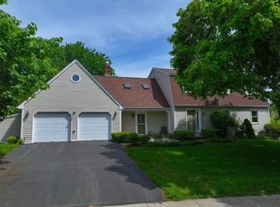 28 Dubois Dr, South Burlington, VT 05403