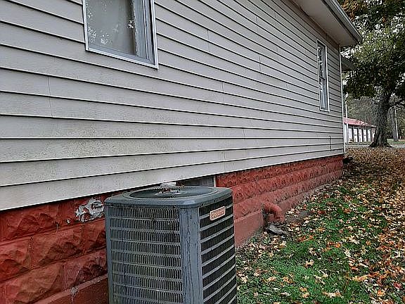 4th image of 206 N 1st St