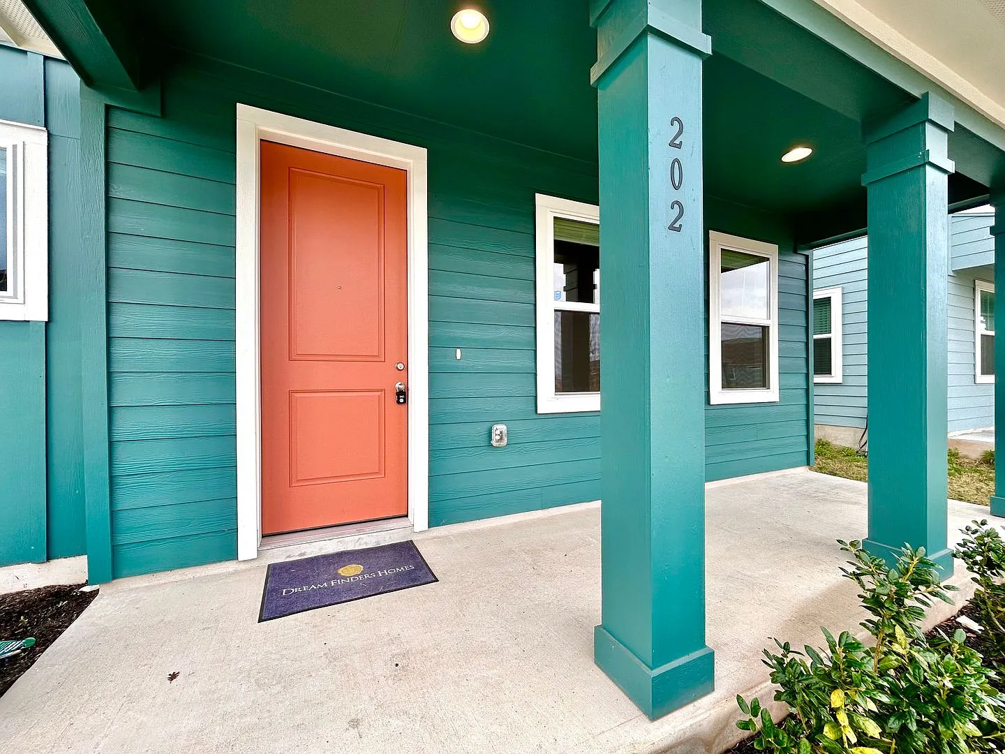 Spacious 3-Bed, 2.5-Bath Home with Fenced Yard | Taylor, TX — Photo 3