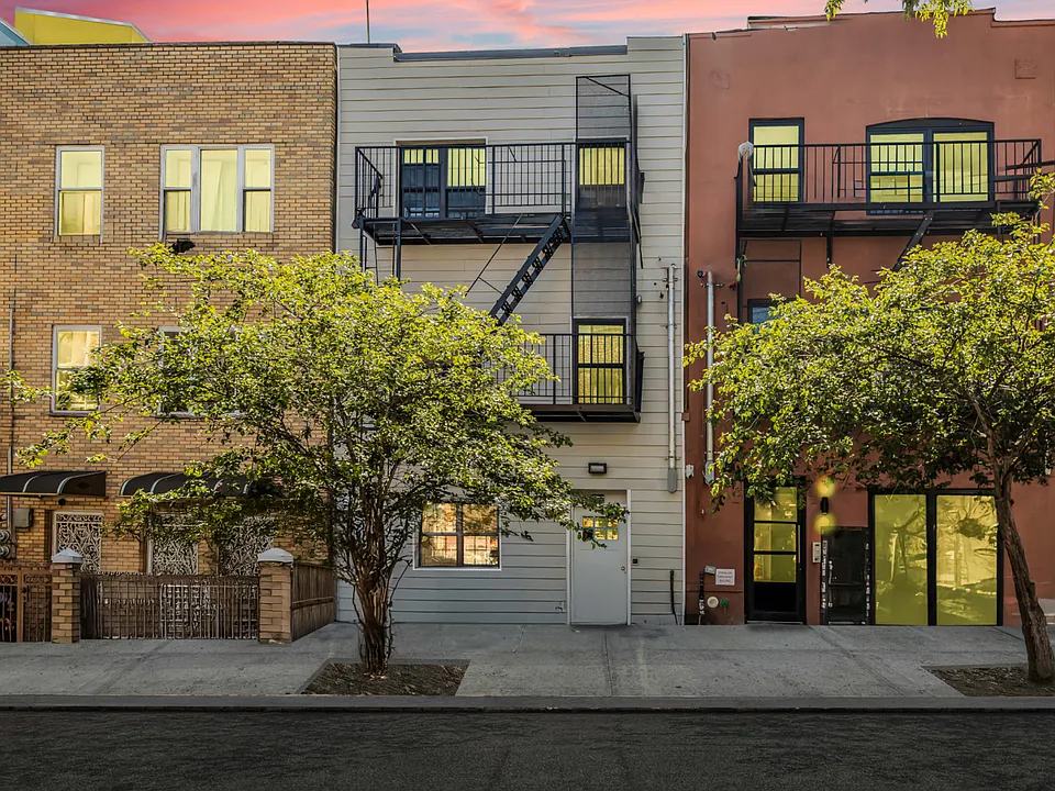 998 Findlay Ave #100
