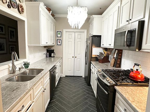 4th image of 5609 Fairview Rd APT 8