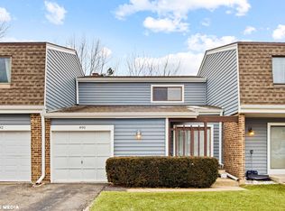 490 Rustic Dr, Wheeling, IL 60090