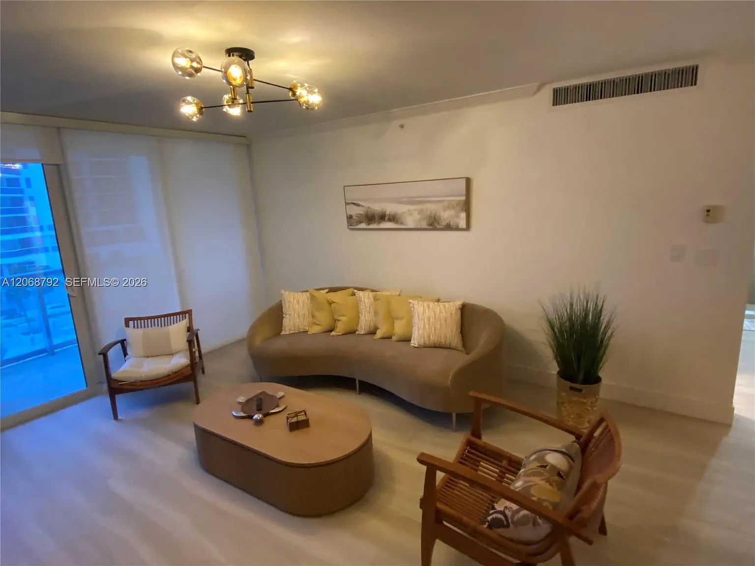 Wave Condo — Photo 1