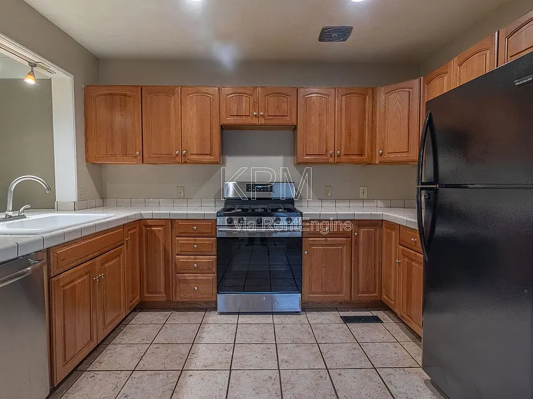 1421 Buena Vista Ave — Photo 8