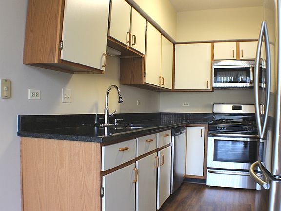 3rd image of 1130 S Parkside Dr