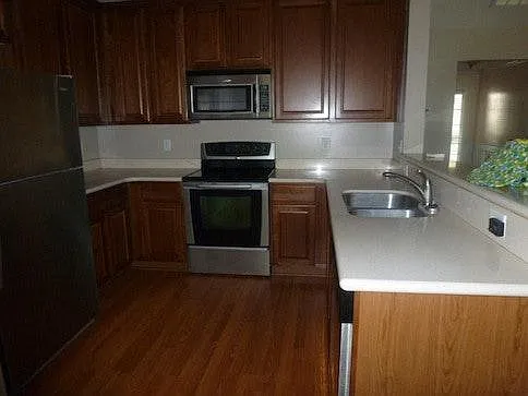 216 Latherton Ct — Photo 6