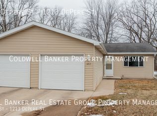 1213 De Pere St, Menasha, WI 54952