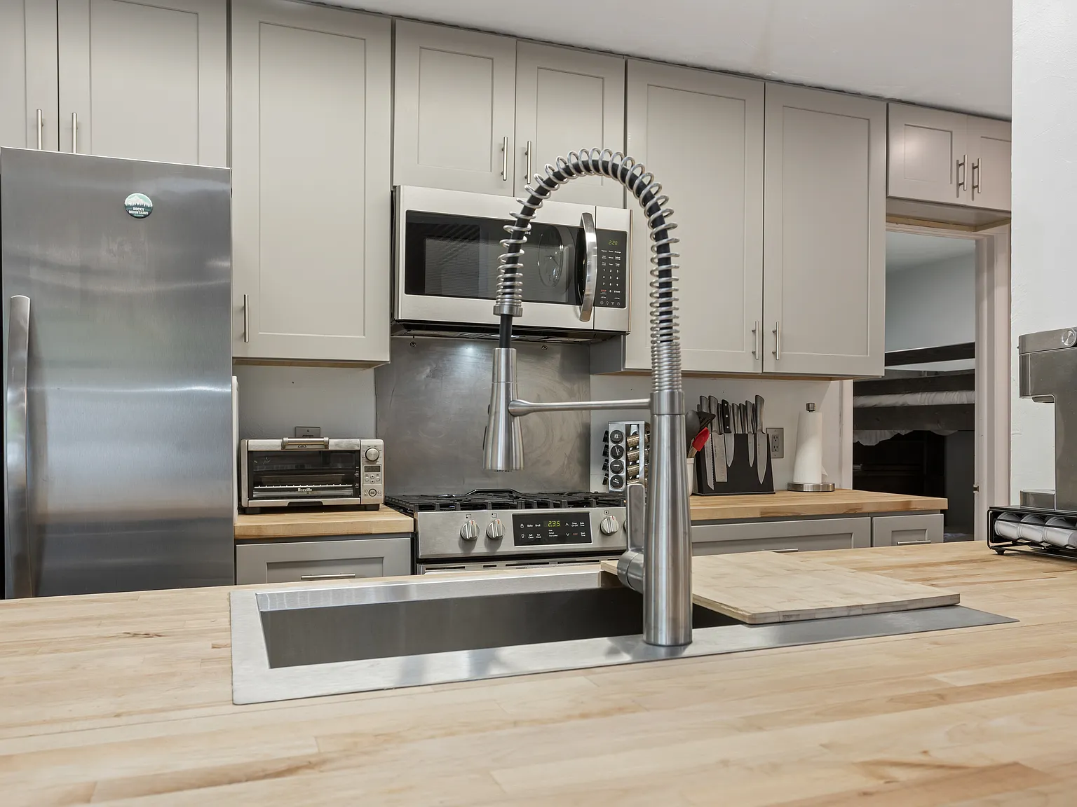 2 bed, 759 sqft, $3,600 — Photo 2