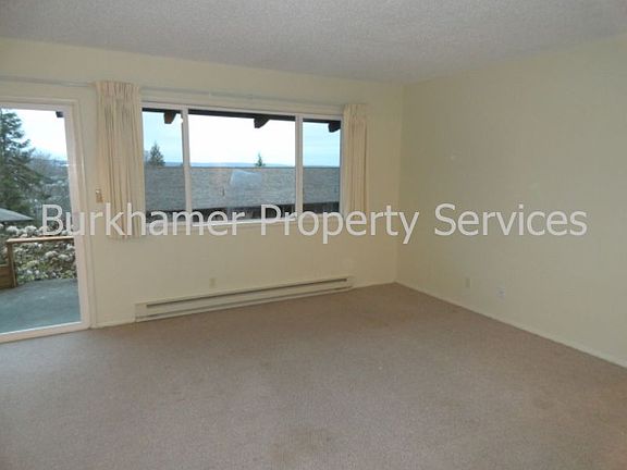 3rd image of 400 Beacon Hill Dr APT 18