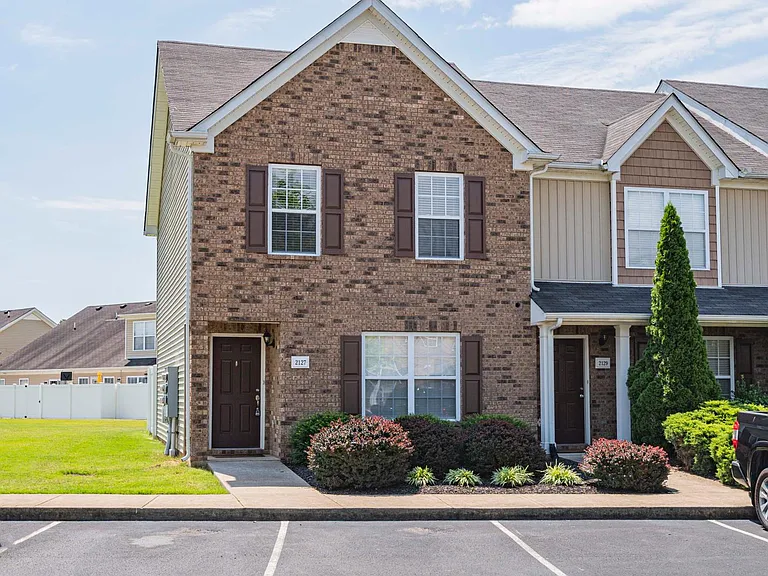 2127 Victory Gallop Ln — Photo 1
