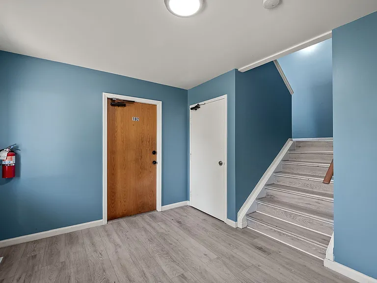 15929 W Eleven Mile Rd — Photo 3