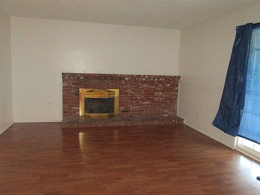 3rd image of 3011 Doris Ln